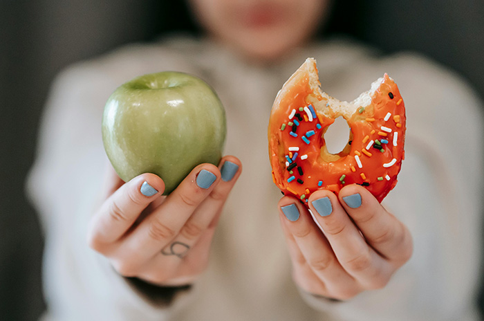Choice between an apple and a donut